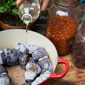 Get Rid Of Puffy Eyes With This DIY