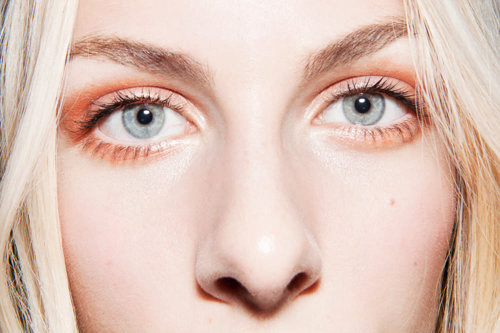 The Best Makeup Looks For Blue Eyes With Makeup Into The Gloss