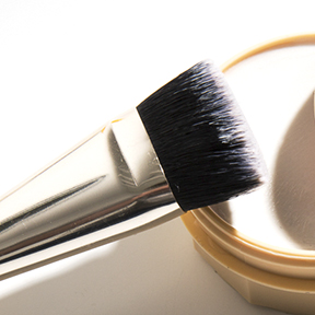 How The Experts Clean Their Brushes