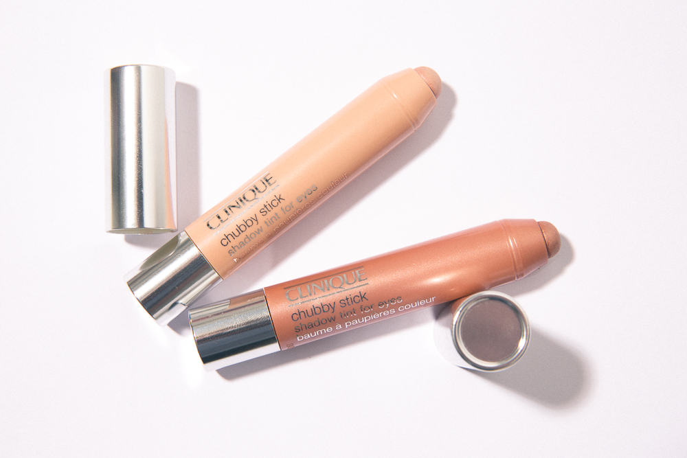 Nothing Says Summer Like Champagne Eyeshadow Into The Gloss