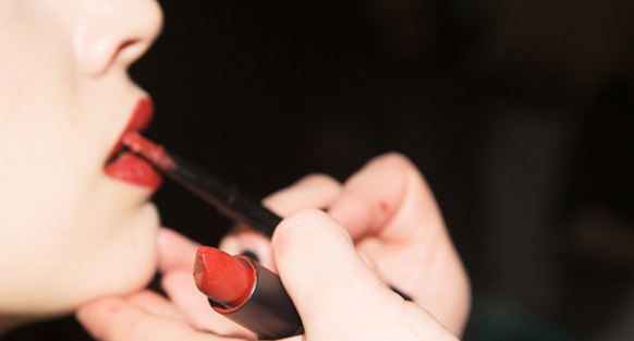 How Do You Feel About Lipstick On A First Date?