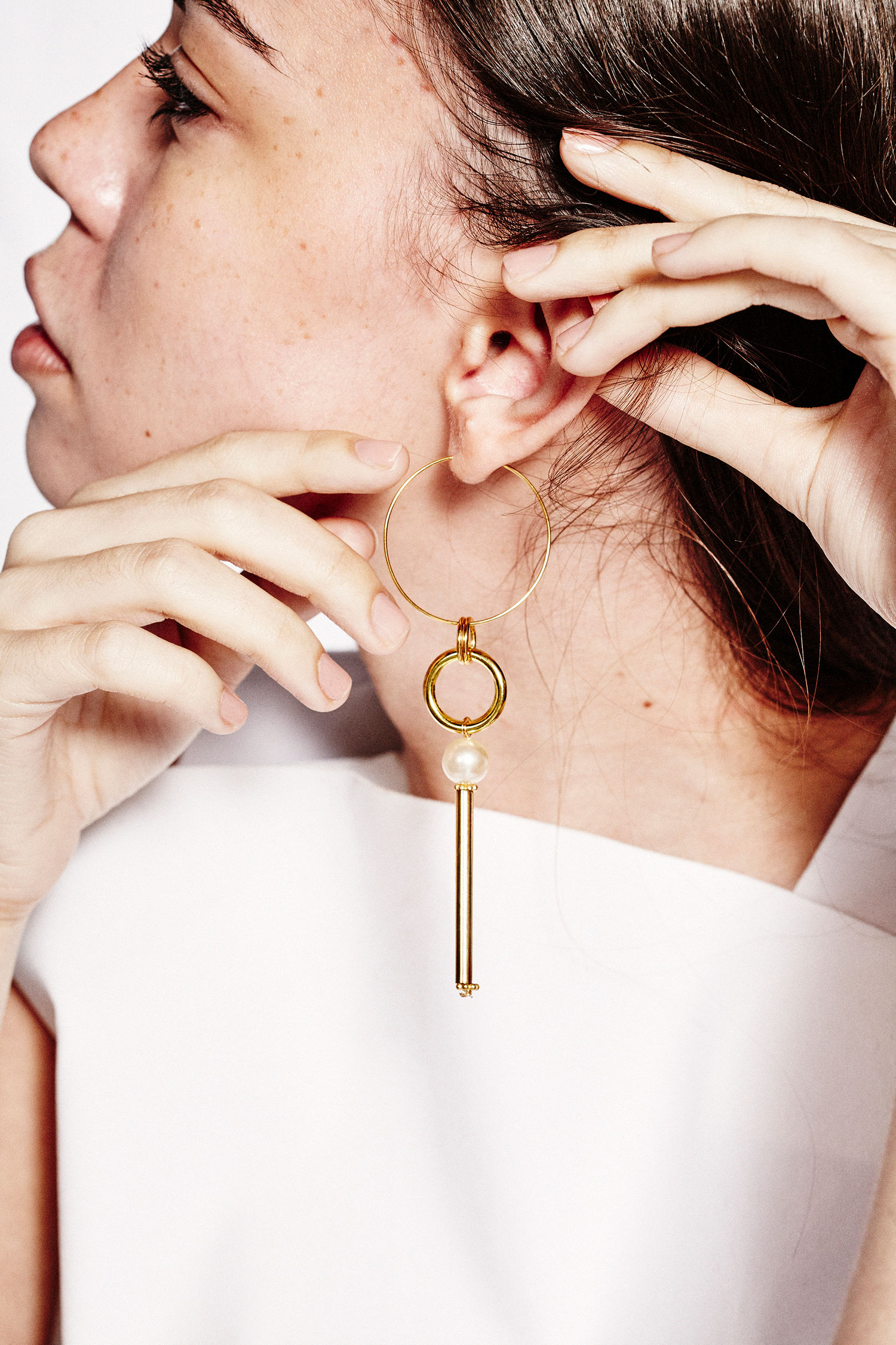 Five Single Statement Earrings To Try Into The Gloss
