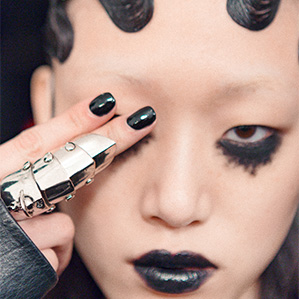 Scenes From Marc Jacobs F/W 2016