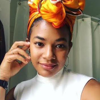 The Tourism Agent With The Essential Curly Hair Routine