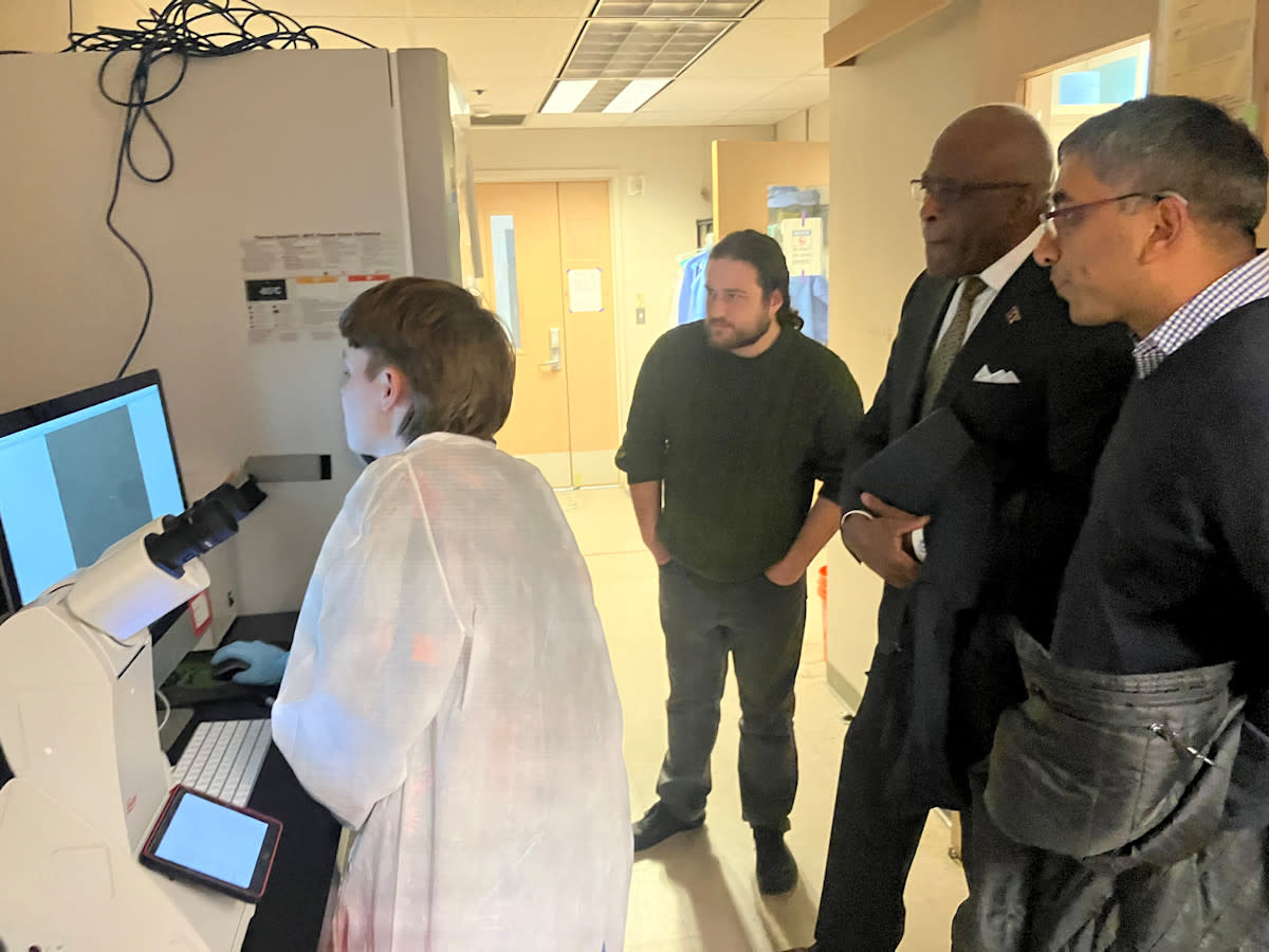 Pres Jones visits - lab