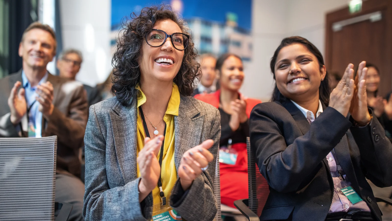 colleagues clapping at an event
