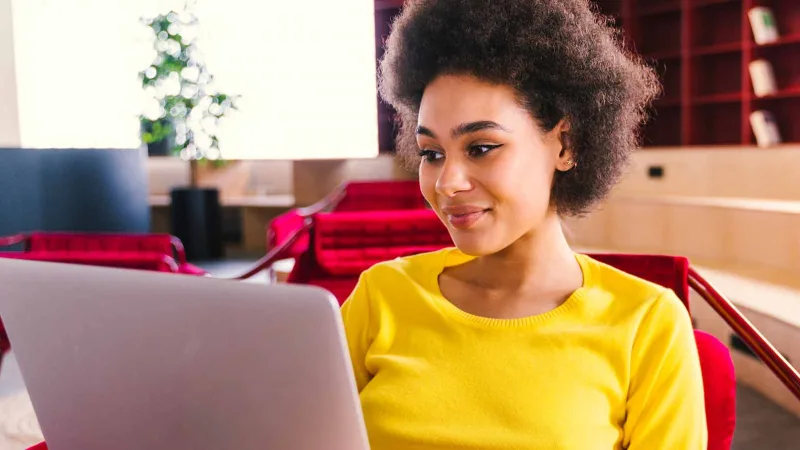 Test your supplemental health benefits knowledge - Young business woman using her laptop in the office