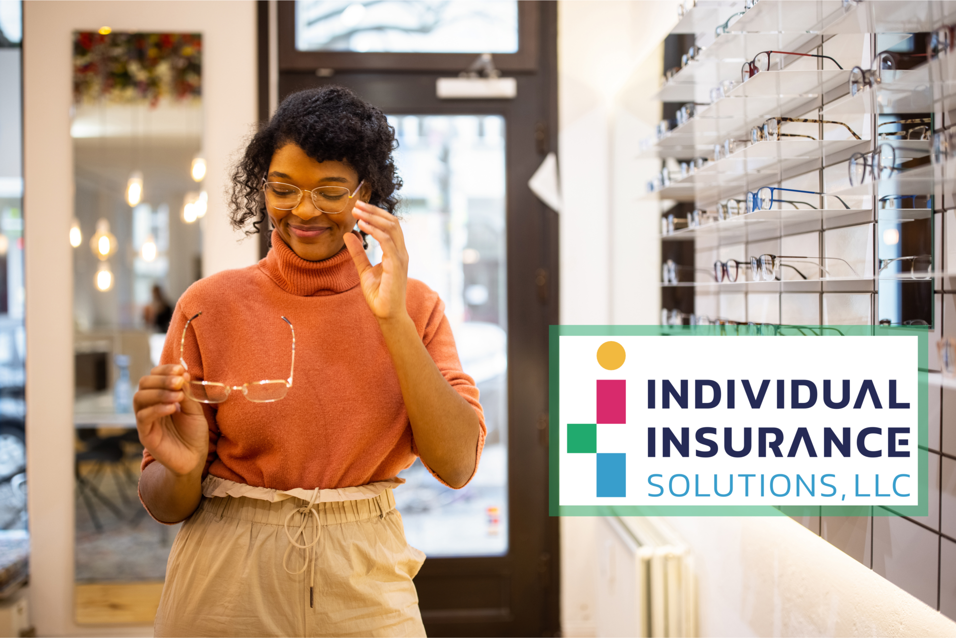 woman shopping for glasses with partner IIS logo