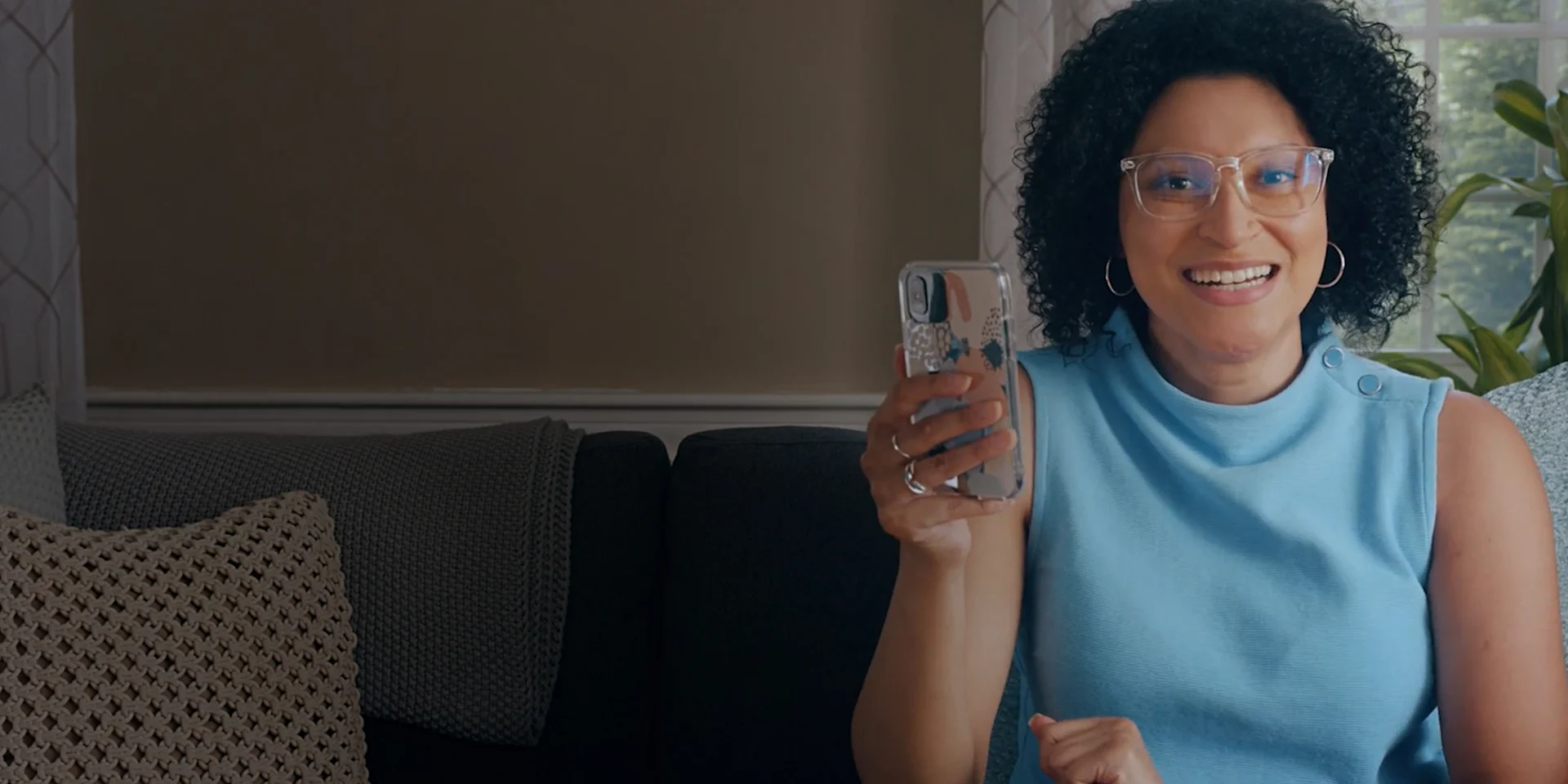 Kelly from Simply Put holding up a mobile phone