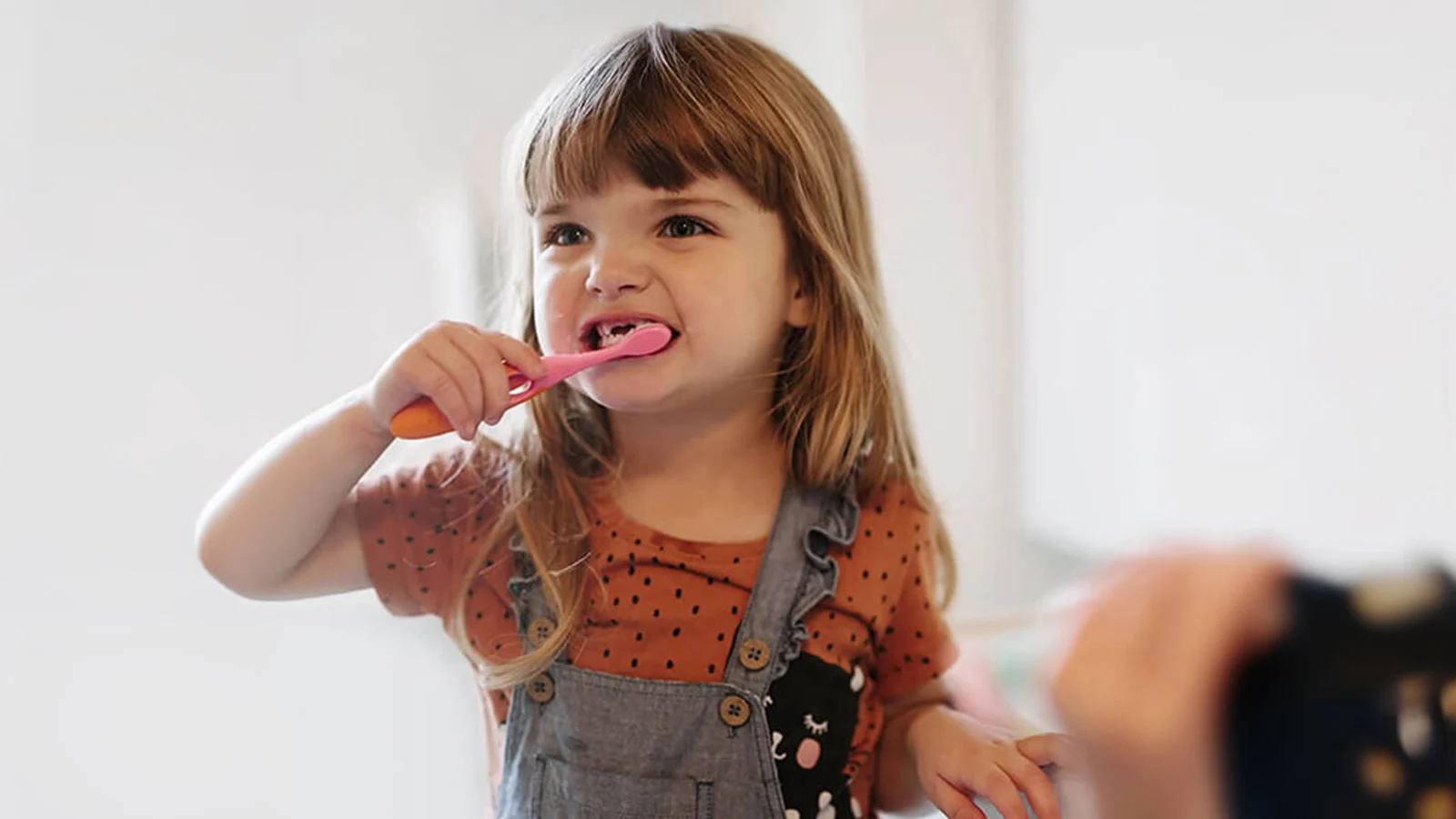 An oral health quiz for your dental fundamentals - Little girl brushing her teeth