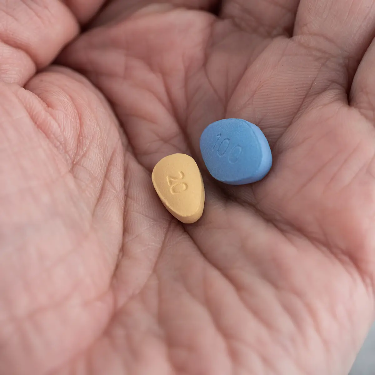 Fotosuratlar ortidan hammomdagi yalangoch ayollar