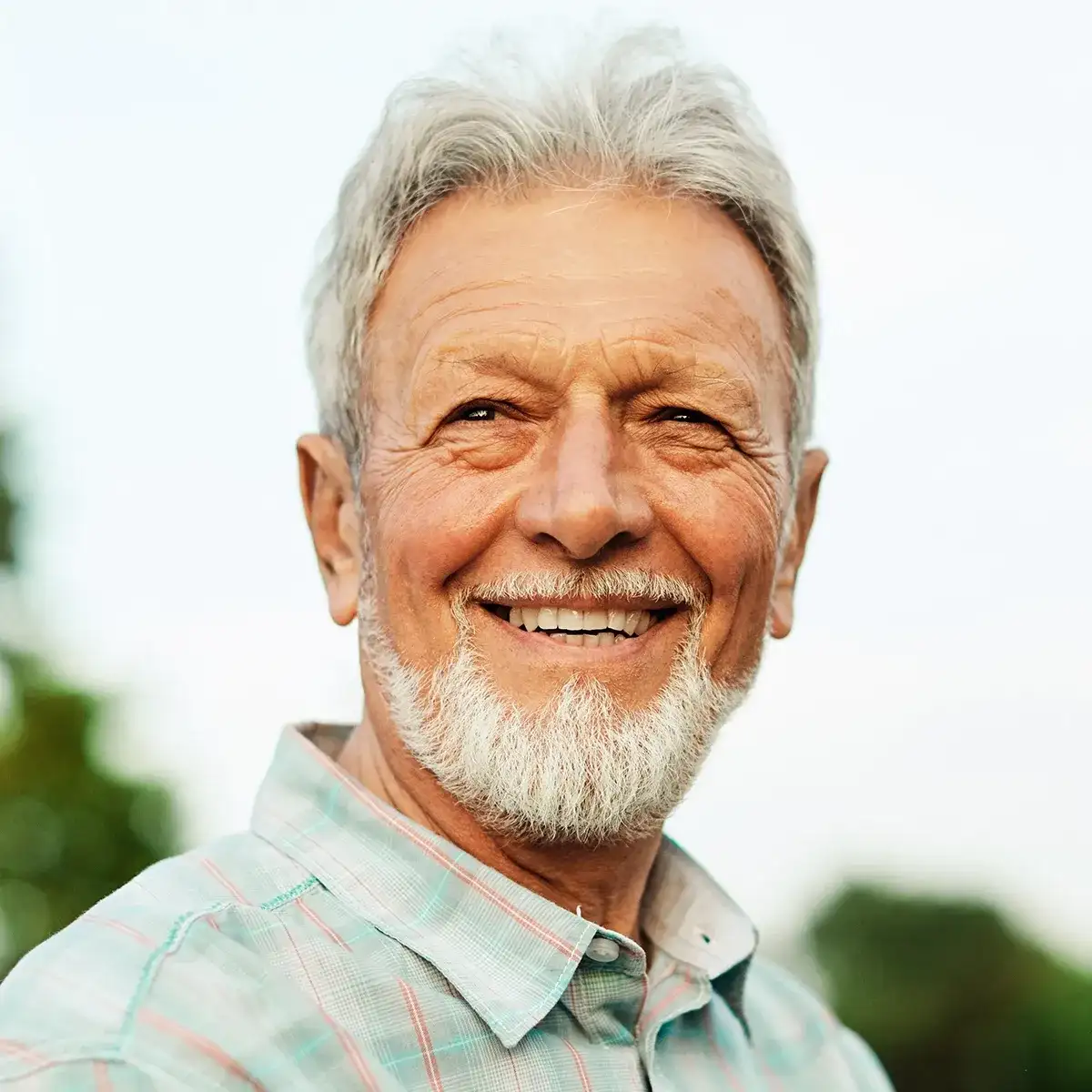 An elderly man smiling. 