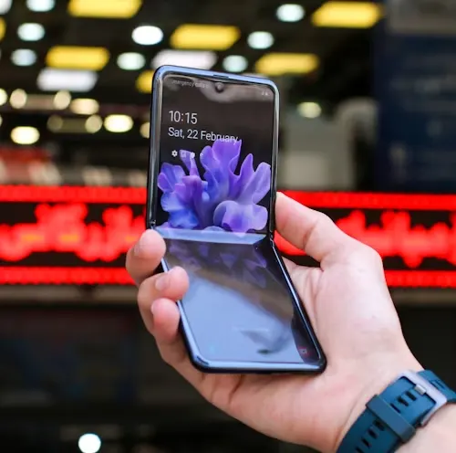 Folding vs. Unfolding Phones: The Future of Mobile Form Factors