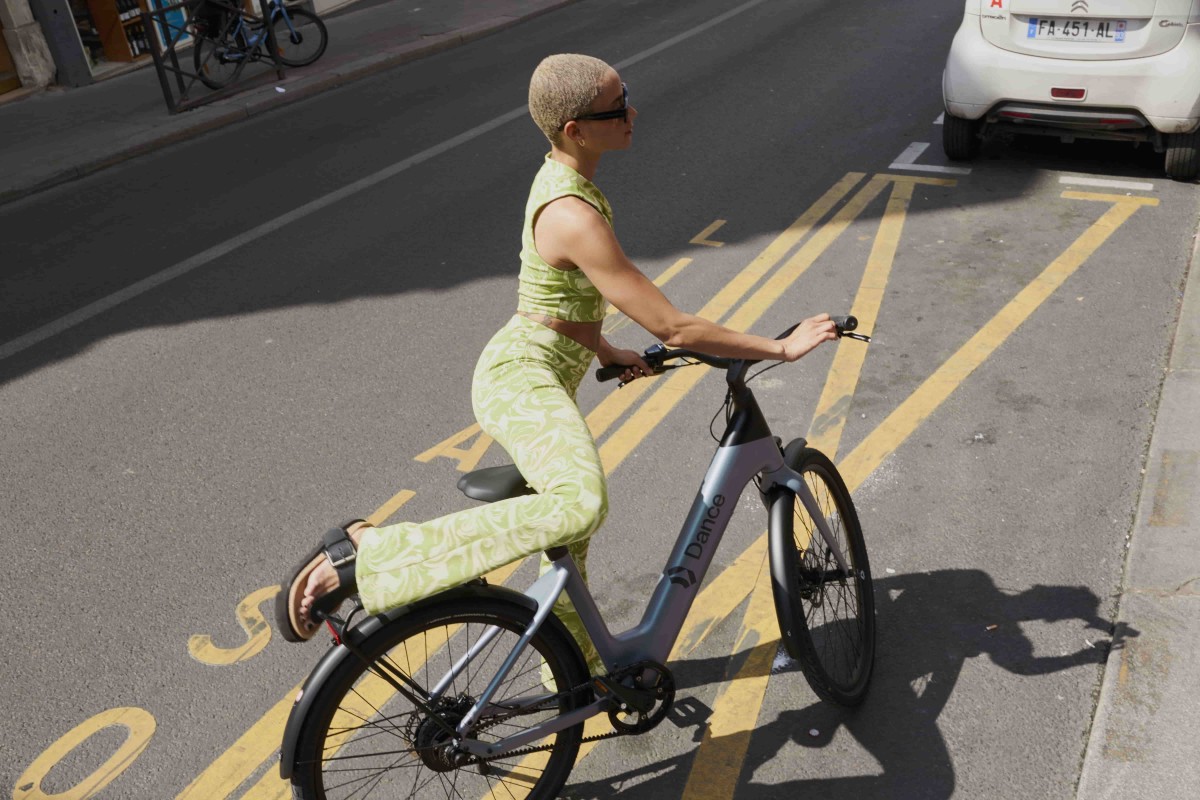 Summer campaign - woman on step bike