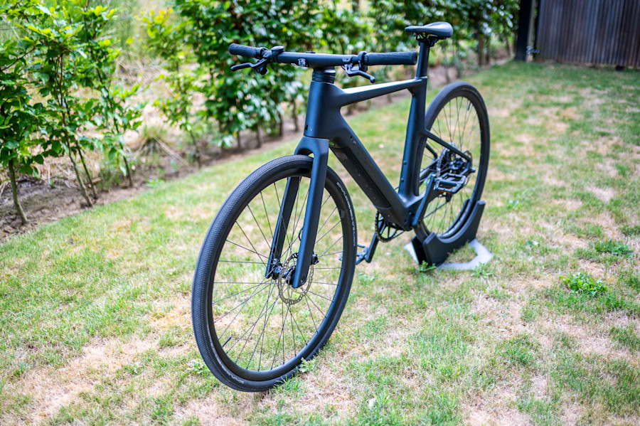 The Canyon Roadlite:ONfly CF – A Stealthy, Smooth City Flyer That Nails the Ride but Fumbles the Details