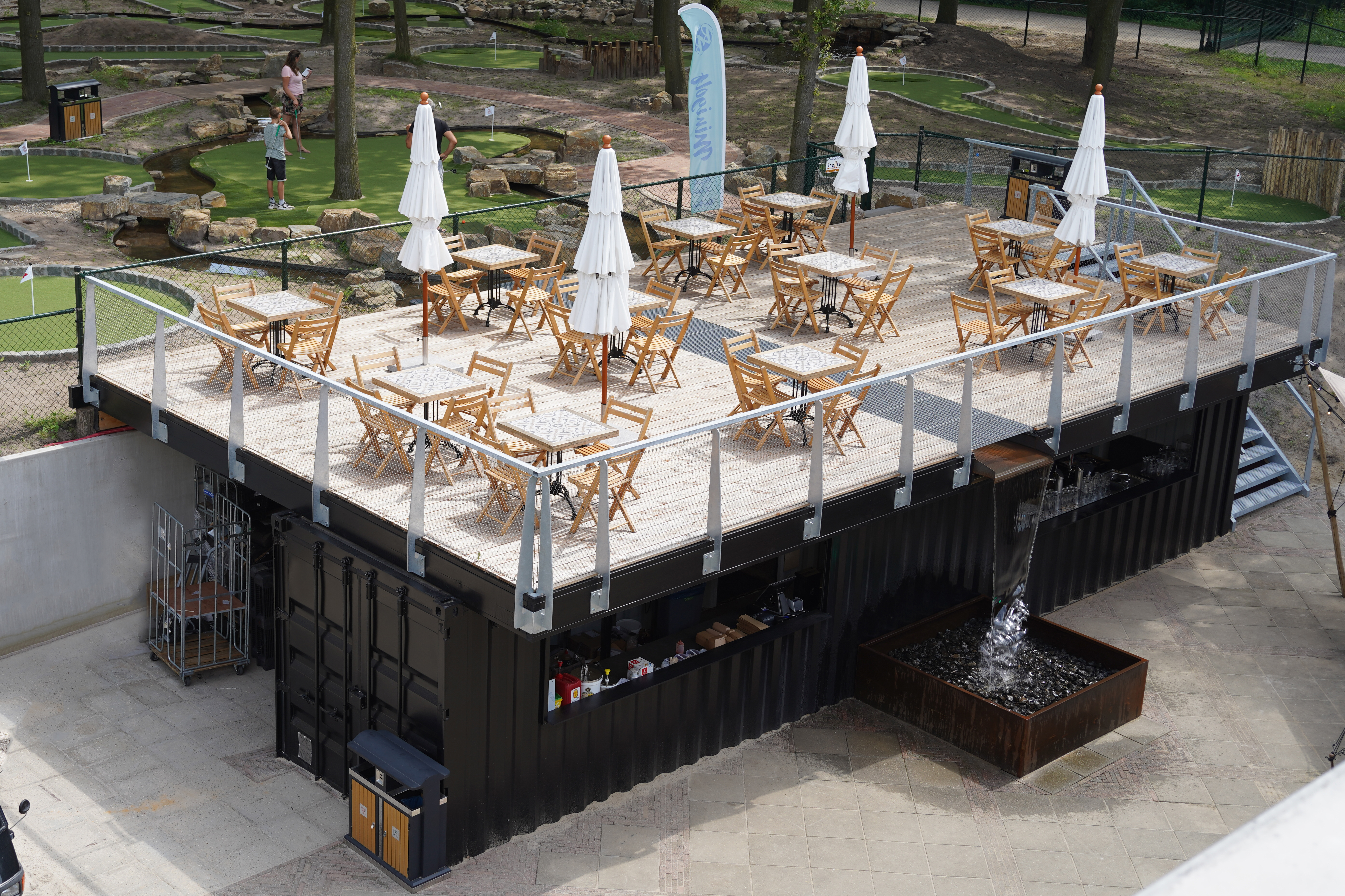 Maasbree container waterval