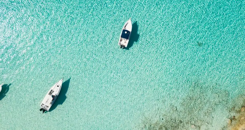 exuma-cays-aerial-boat-view
