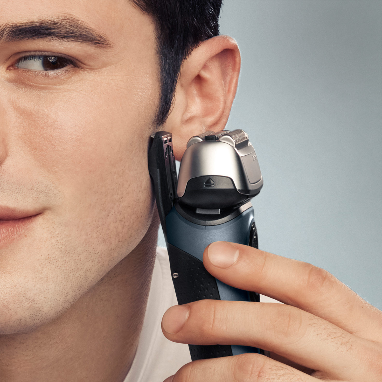 Series 8563cc Electric Shaver | Braun AE