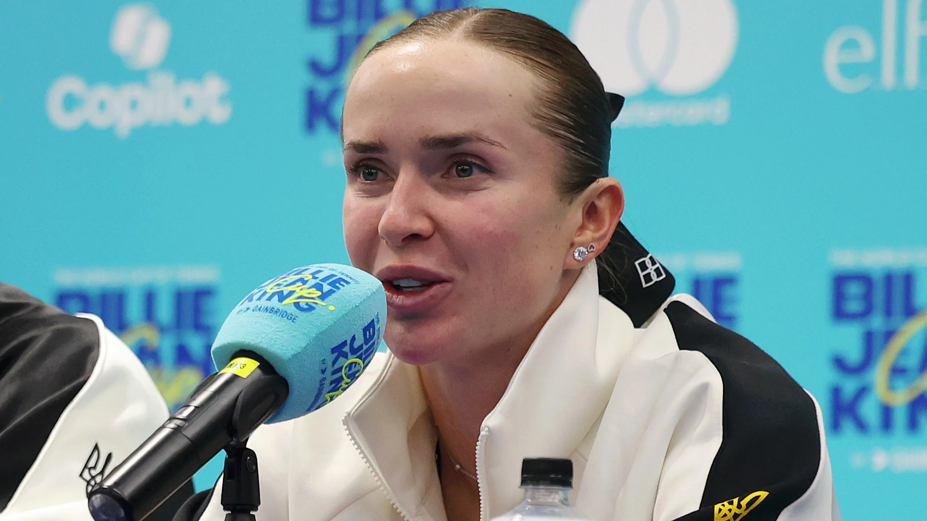 Svitolina at press conference with captain