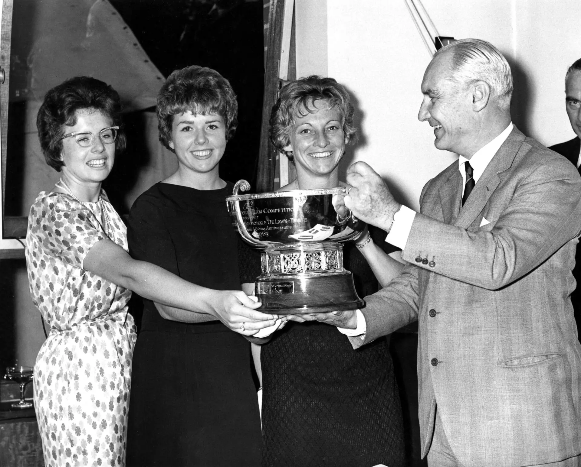 Inaugural winners of the Federation Cup, USA, (l-r) Billie Jean Moffitt (King), Carole Caldwell, Darlene Hard and ILTF President Giorgio de Stefani.