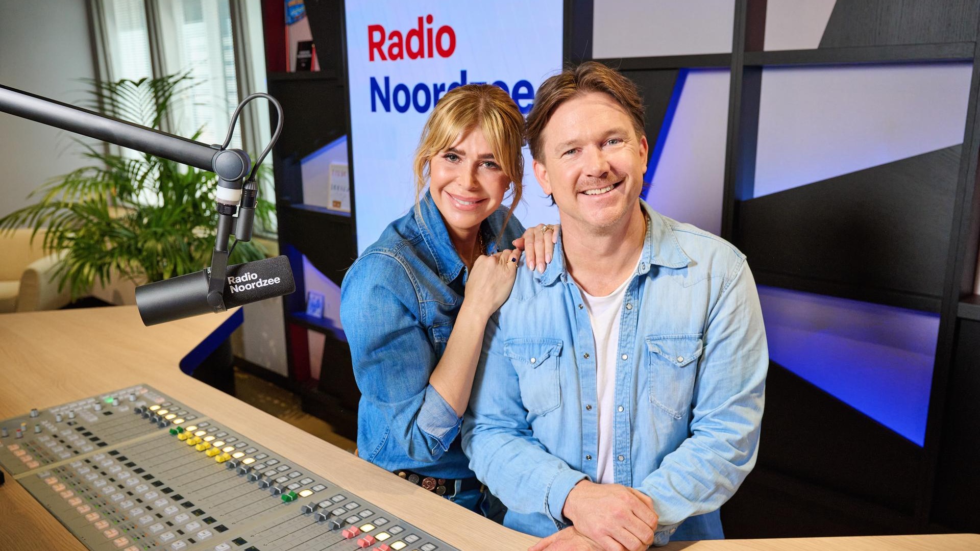 Estelle Cruijff en Johnny de Mol nieuw radioduo, vrijdagmiddaghow op Radio Noordzee | Shownieuws