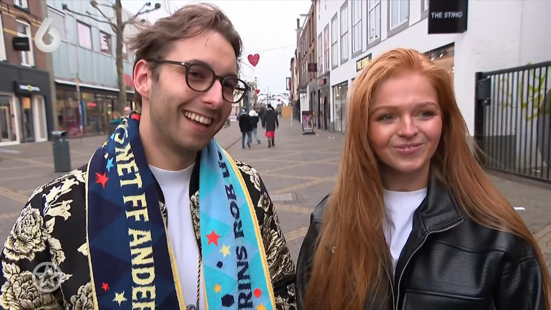 Christiaan Bauer straalt voor de camera met zijn nieuwe liefje