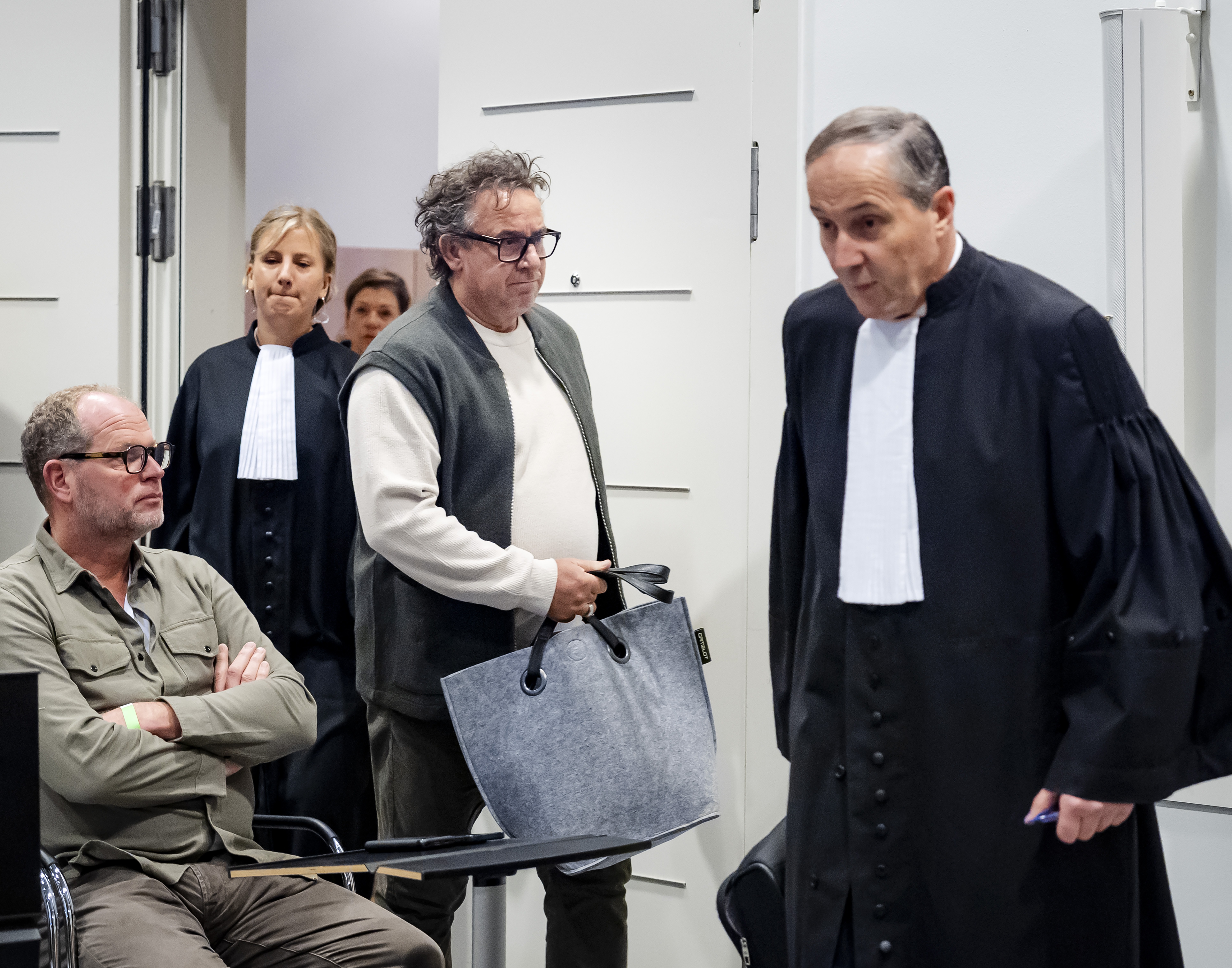 Opvallend app-verkeer tussen Marco Borsato en vermeend slachtoffer |  Shownieuws