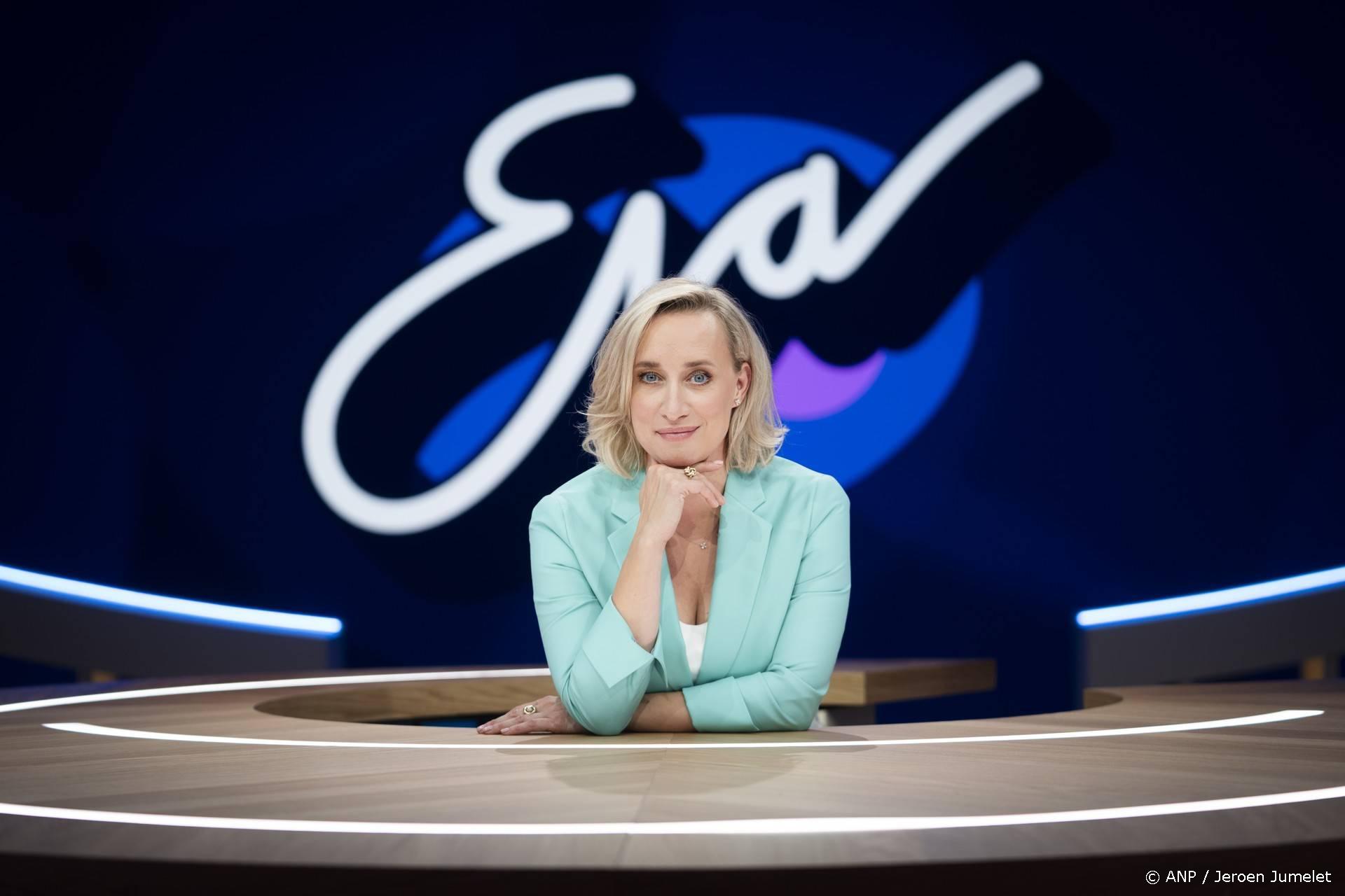 Live-uitzending Eva verstoord door mannen uit publiek | Shownieuws