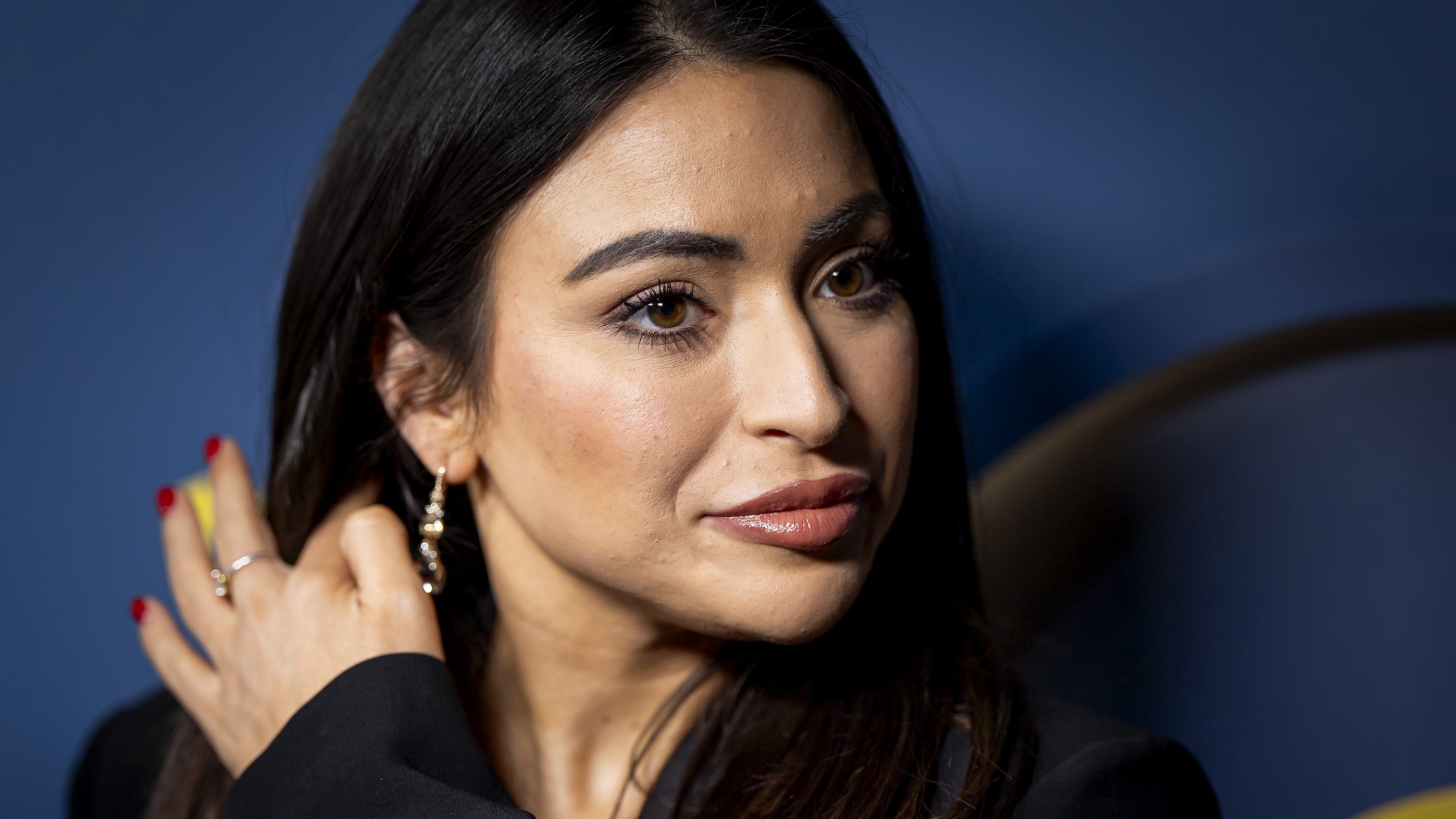 Lale Gül baalt van speculatie rond mysterieuze date: 'Ik vind het waanzin'  | Shownieuws