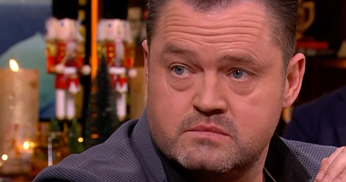 Frans Duijts flipt en wordt in de boeien geslagen door de politie Frans Duijts flipt en wordt in de boeien geslagen door de politie