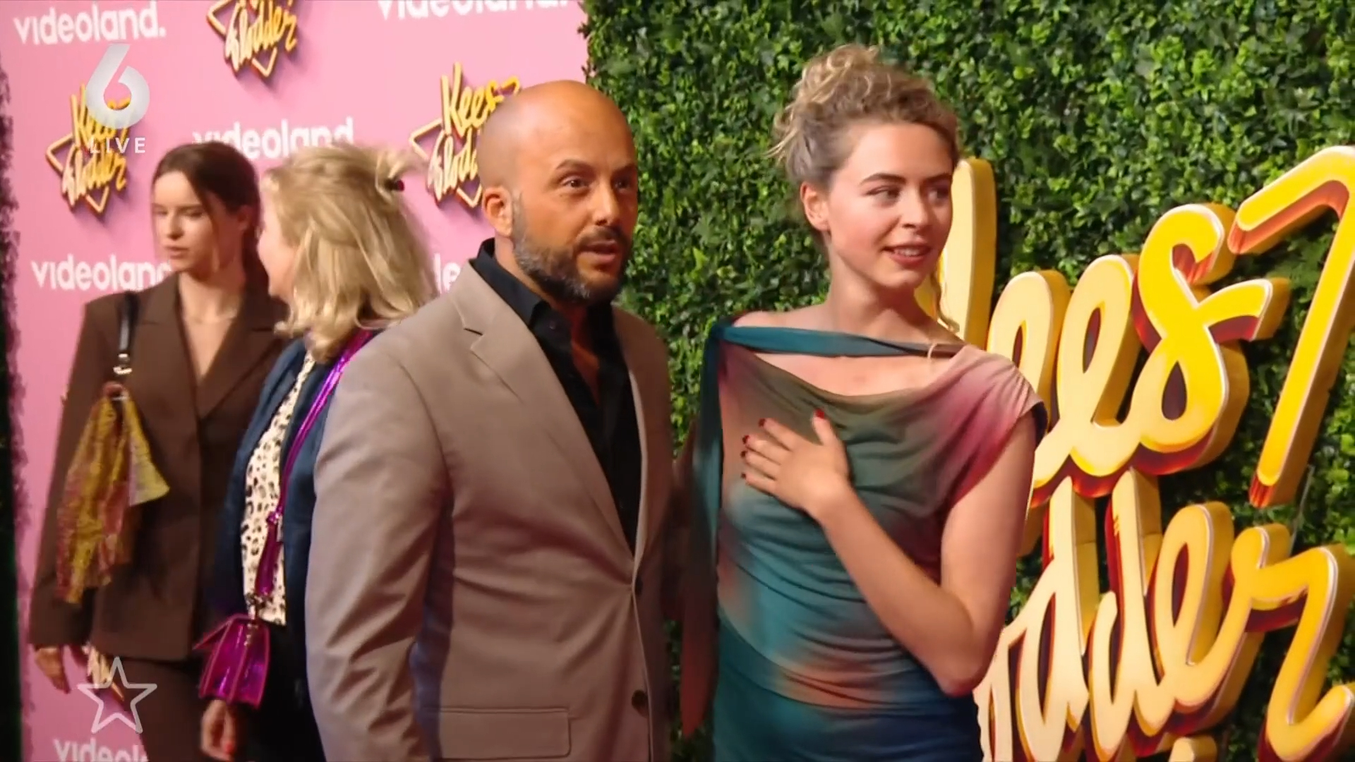 Regisseur Jon Karthaus verschijnt met nieuwe liefde bij Kees  Flodder-première