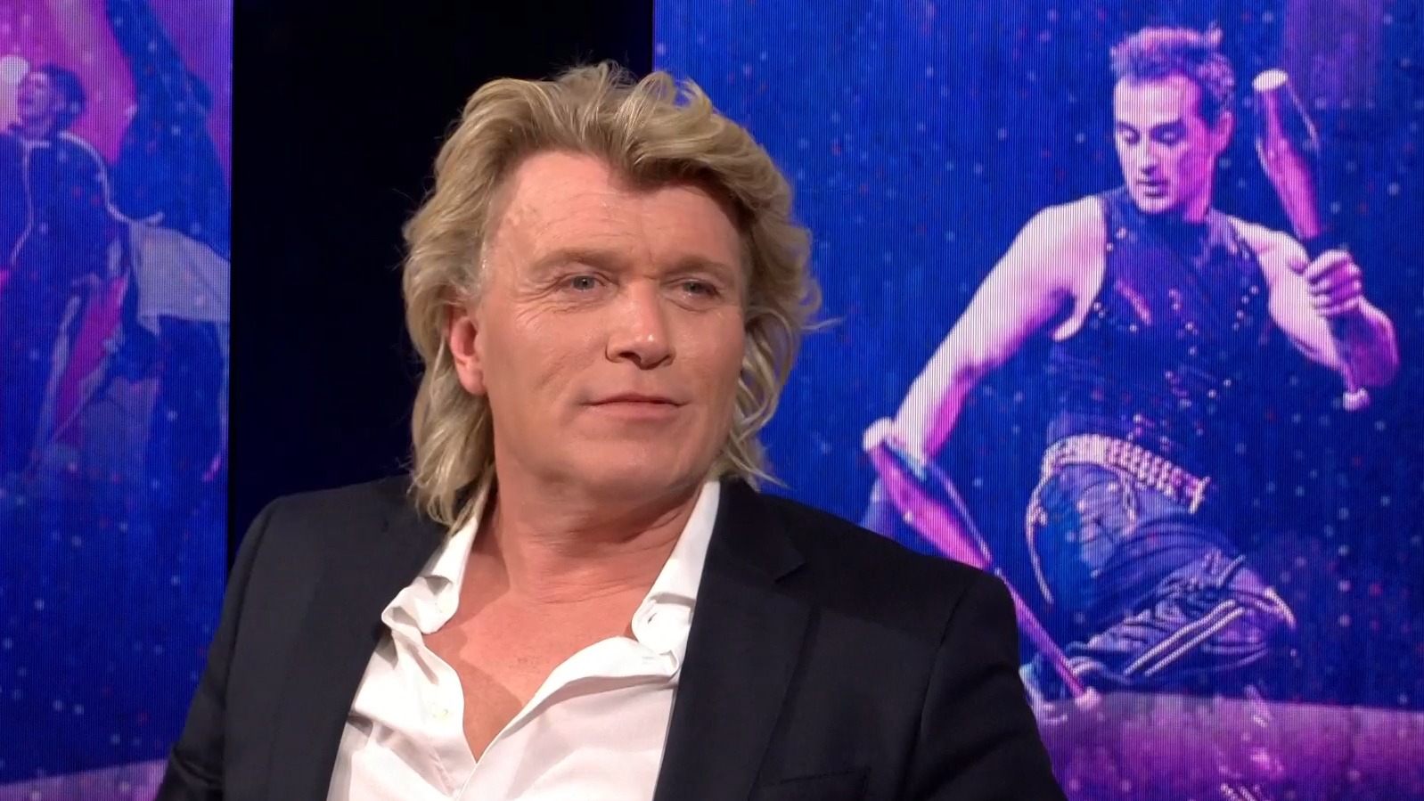 Hans Klok emotioneel na opvoeren beruchte act sinds ongeluk | Shownieuws
