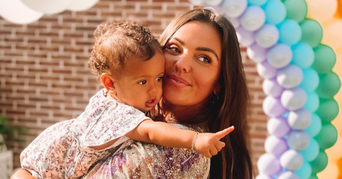 Dochter Laura Ponticorvo krijgt Italiaanse opvoeding bij 'nonno' Shownieuws Dochter Laura Ponticorvo krijgt Italiaanse opvoeding bij 'nonno' Shownieuws