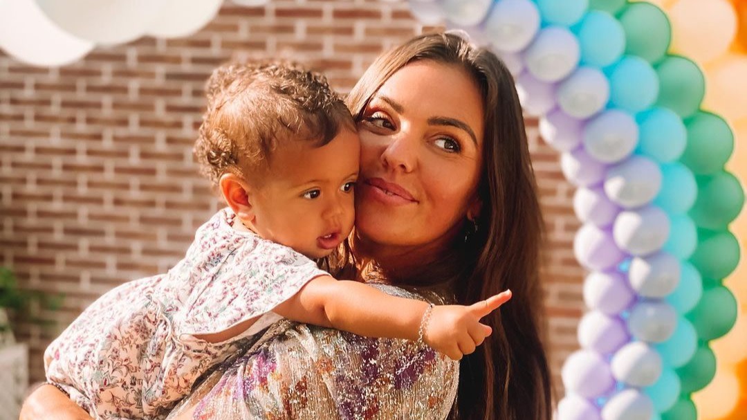 Dochter Laura Ponticorvo krijgt Italiaanse opvoeding bij 'nonno' Shownieuws