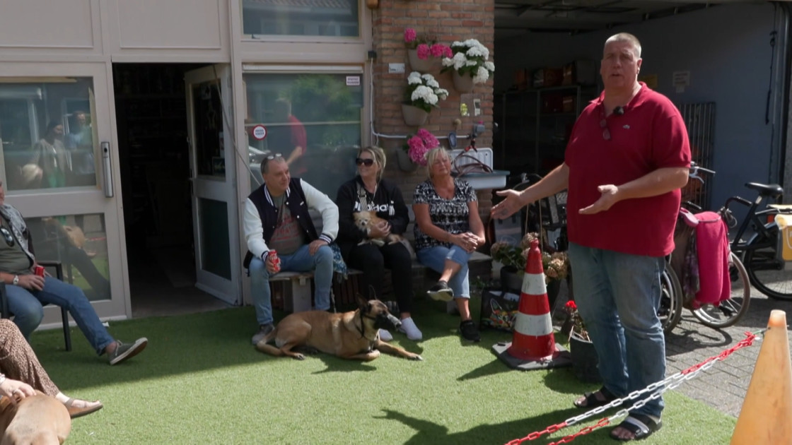 Mr Frank Visser Kijker Onthutst Over Tokkie Buurtkroeg Shownieuws 