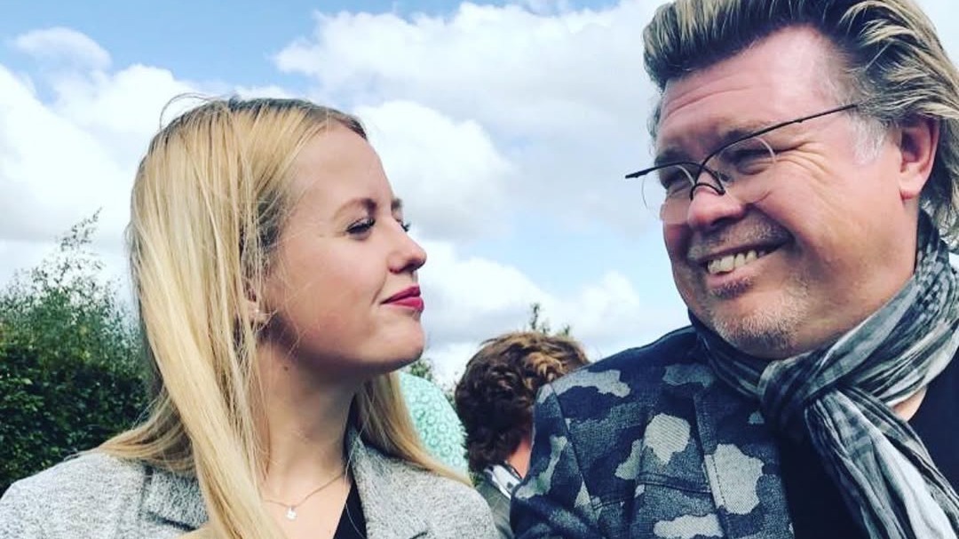 Dochter overleden zanger René Karst in verwachting van eerste kindje |  Shownieuws