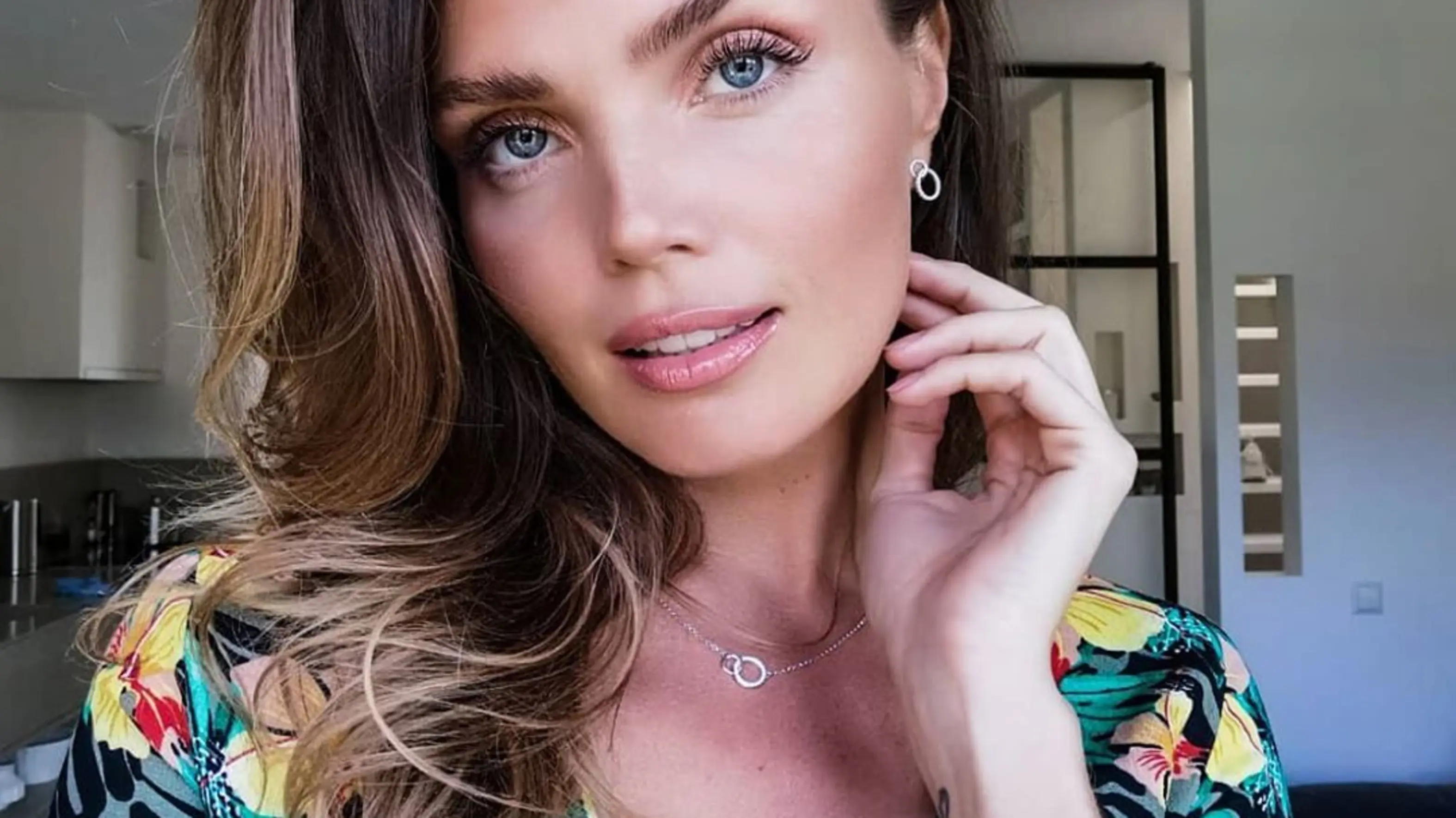 Zien Kim Feenstra Deelt Prachtige Zwangerschapsfoto Shownieuws
