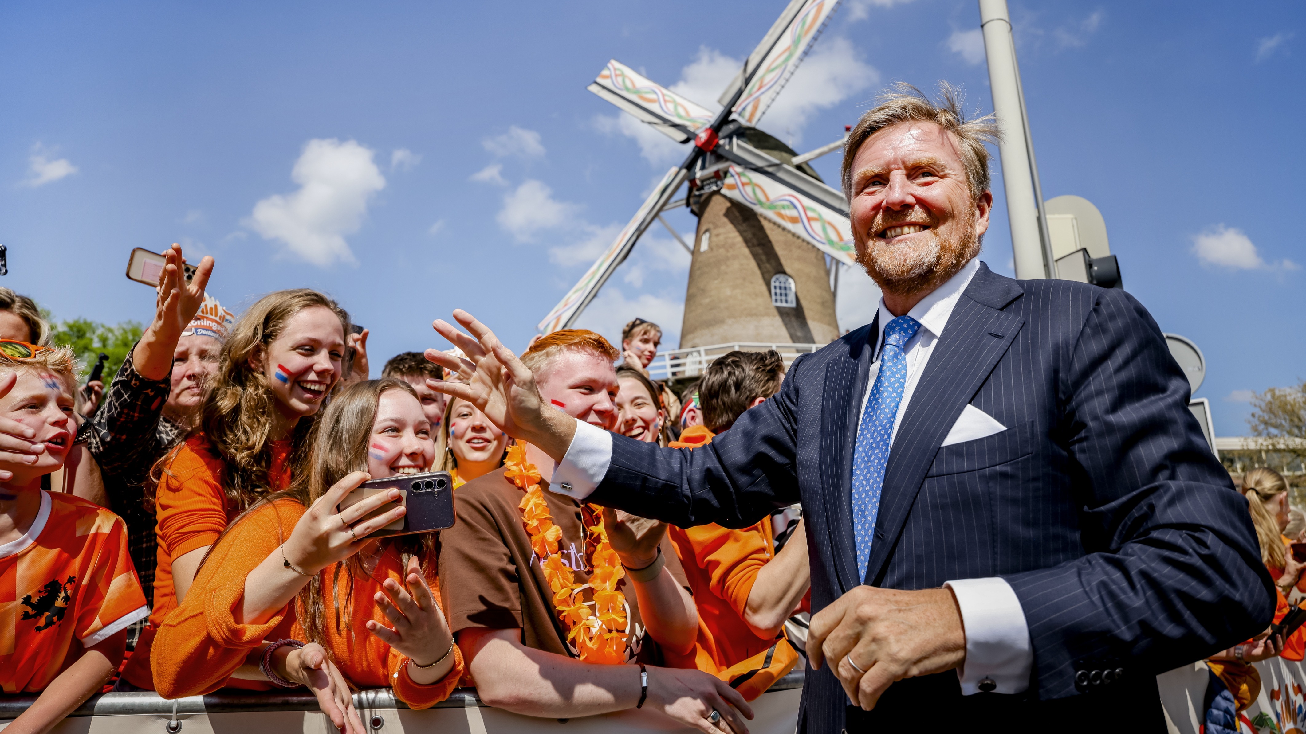Jarige koning Willem-Alexander (59) viert Koningsdag met gezin in Dokkum | Shownieuws