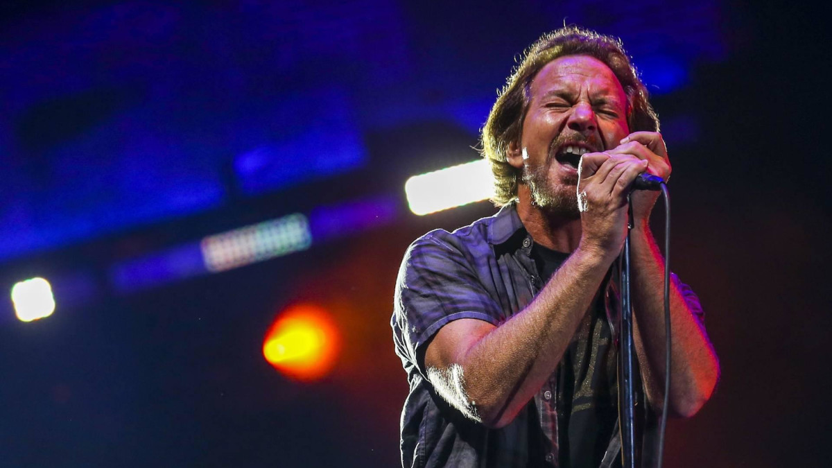 Pearl Jam laat fan drummen na positieve coronatest drummer