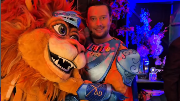 Winnaar Tino Martin 'heeft genoten' van The Masked Singer-Koningsdagspecial | Shownieuws