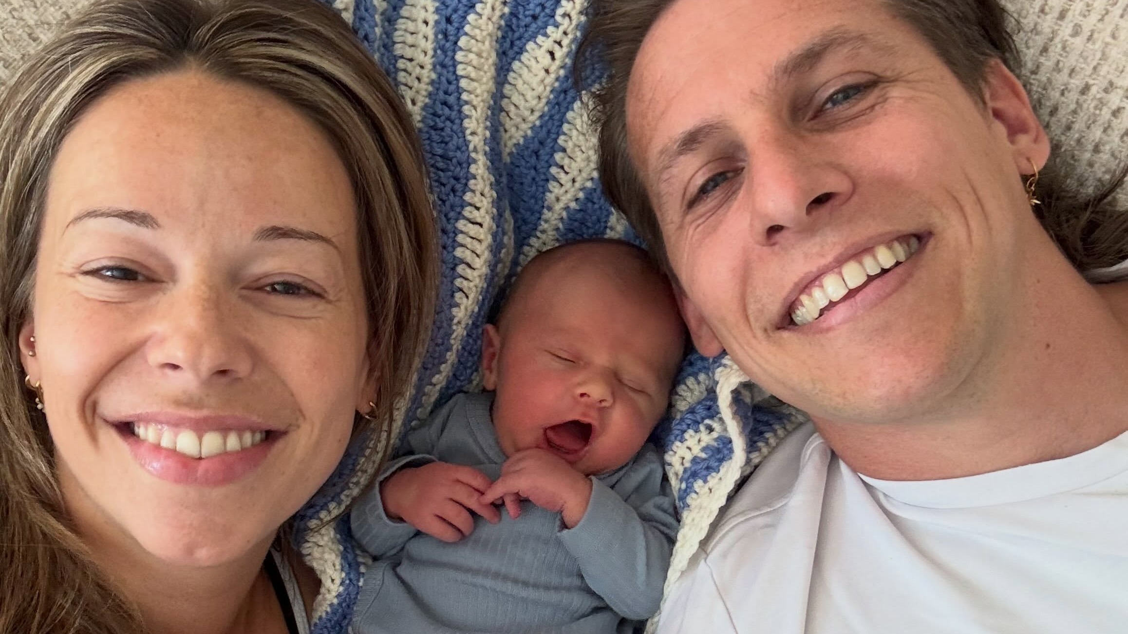 Utopia-koppel Bas en Dominique verwelkomt baby: vliezen braken tijdens  comedytrain | Shownieuws
