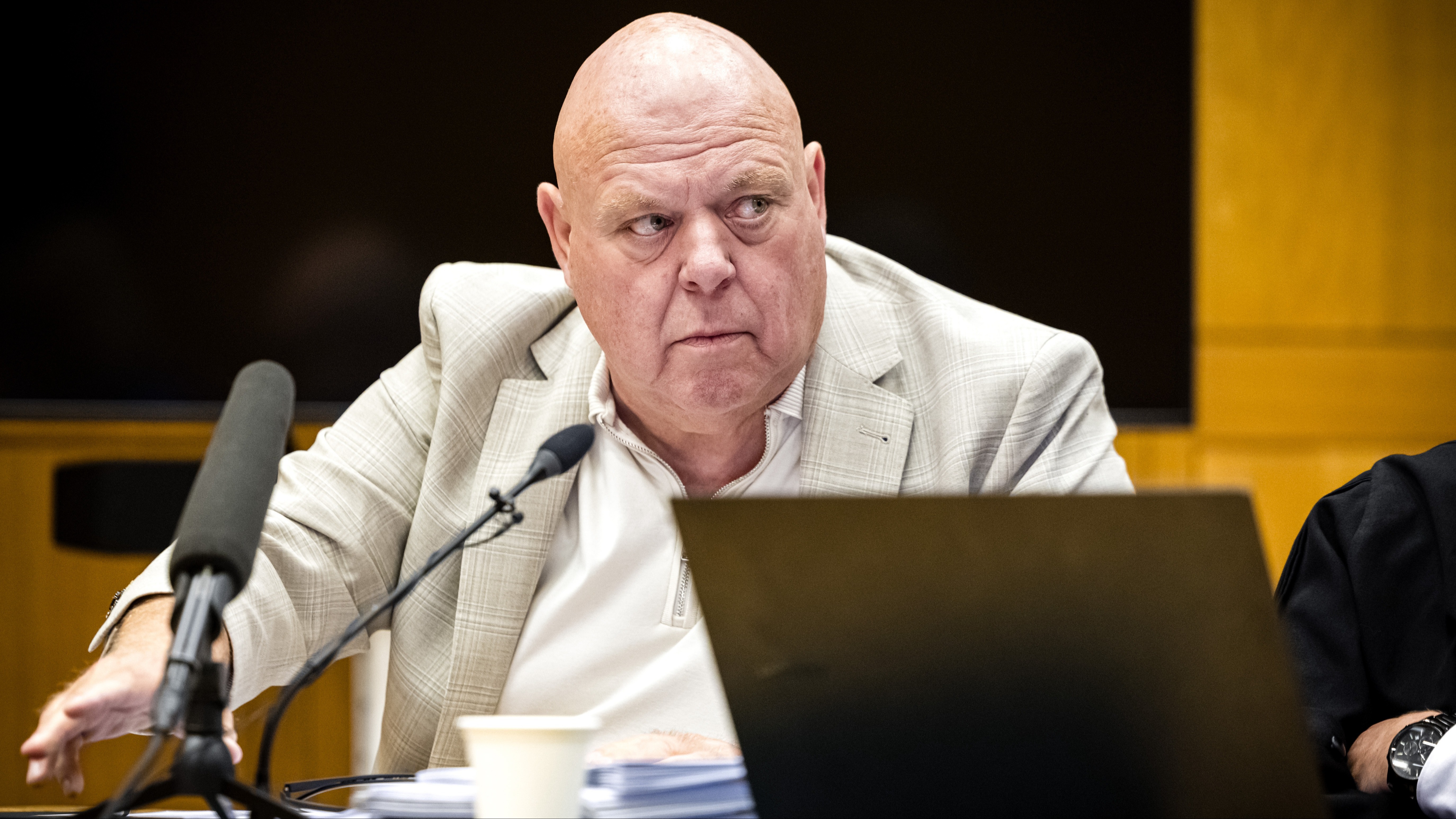 Vakantieparkbewoners woedend op Peter Gillis, rekeningen liepen door na  sluiting | Shownieuws