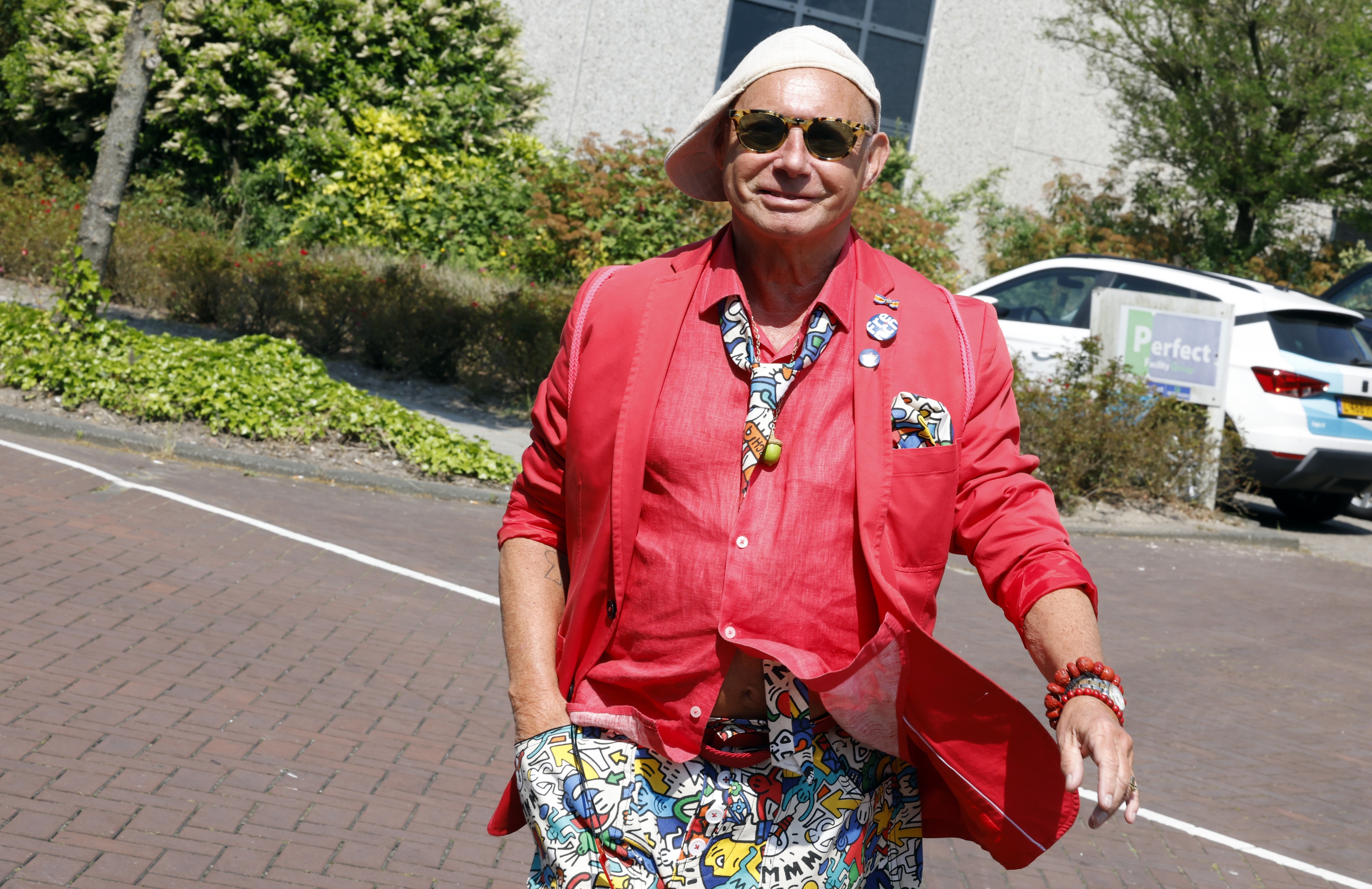 BN'er aangereden en voor dood achtergelaten | Shownieuws