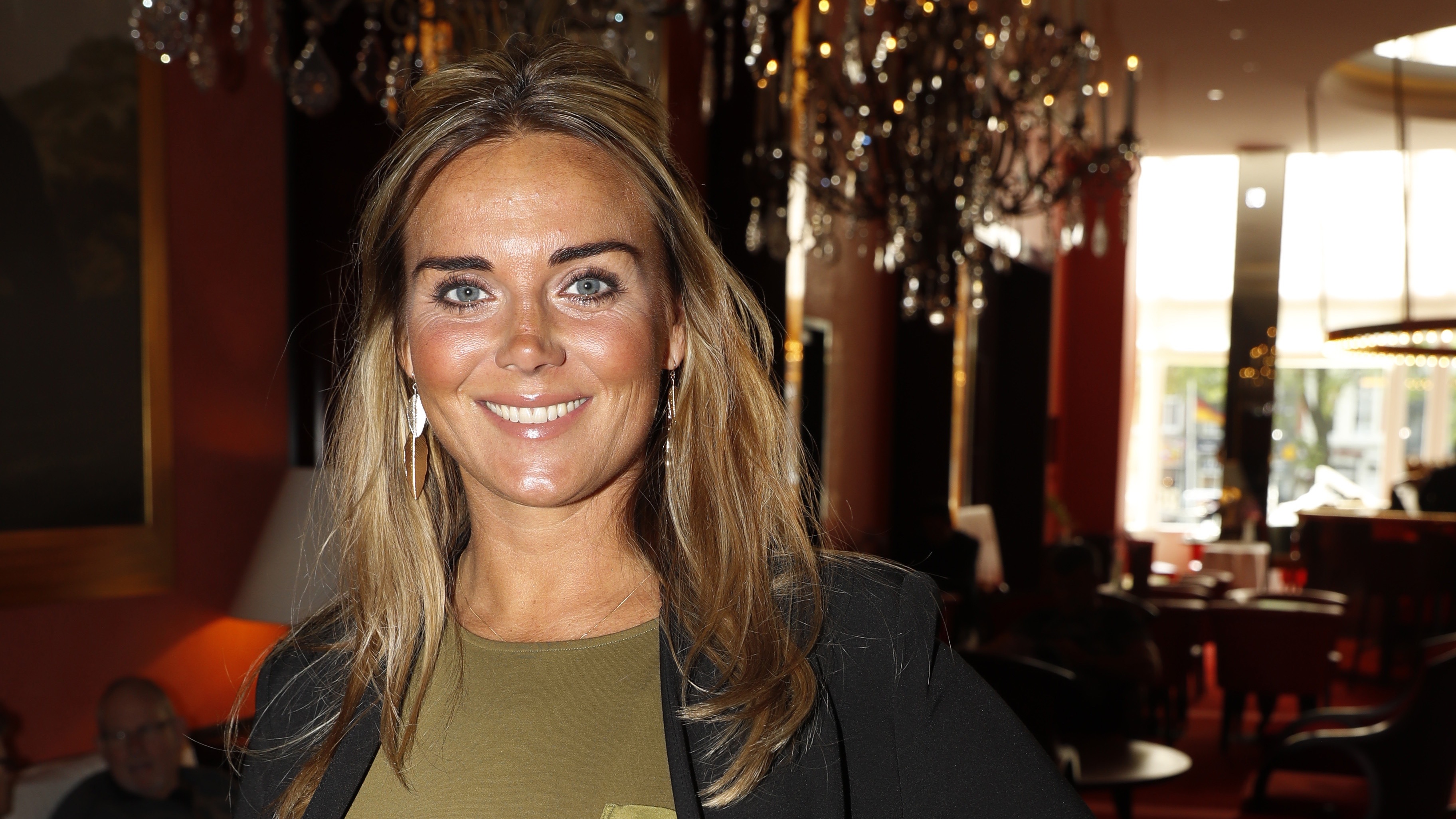 ZIEN: Nieuwe look voor Monique Westenberg | Shownieuws