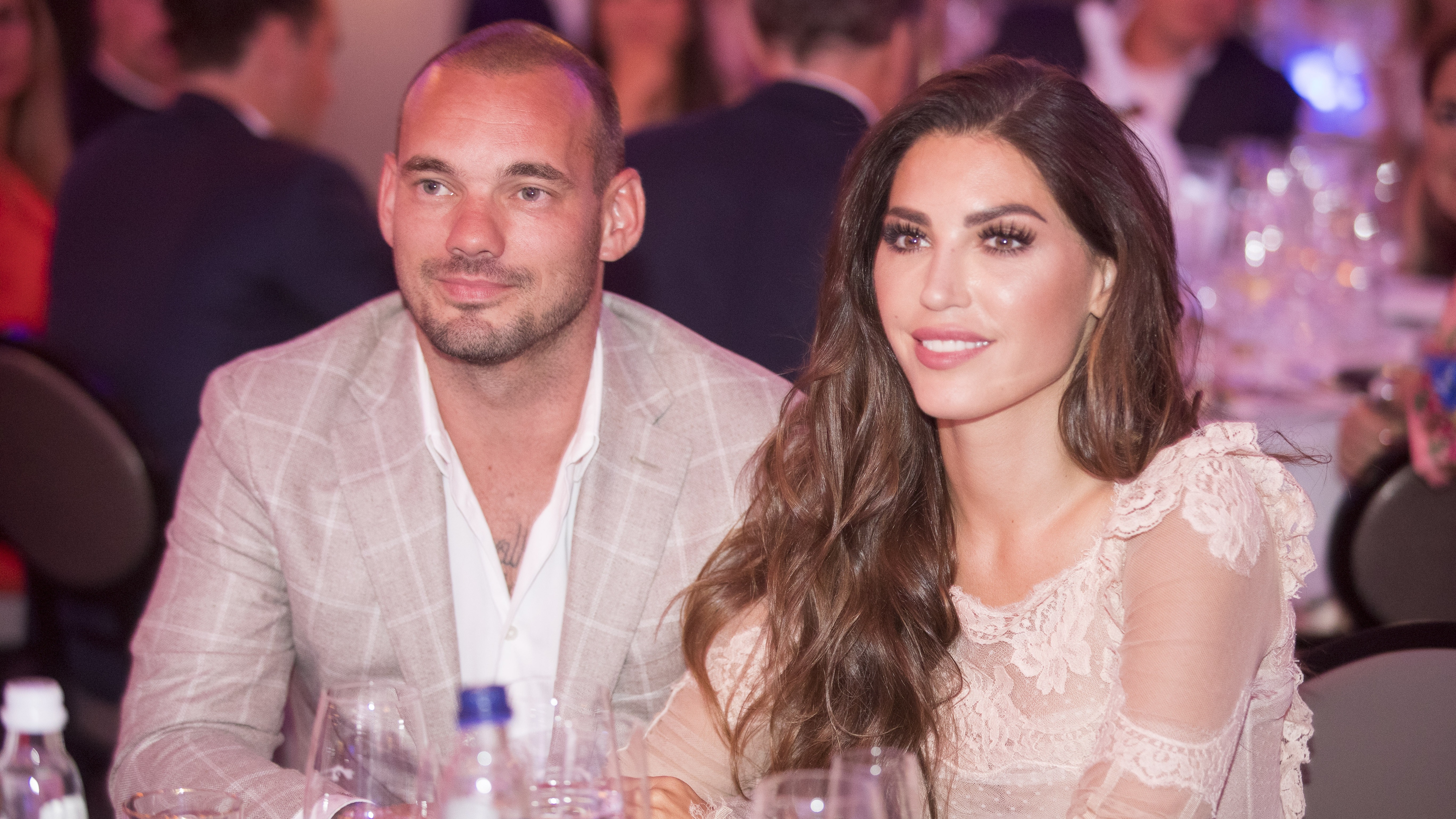 Yolanthe Cabau zet Wesley Sneijder in het zonnetje: 'Liefde is eindeloos' |  Shownieuws