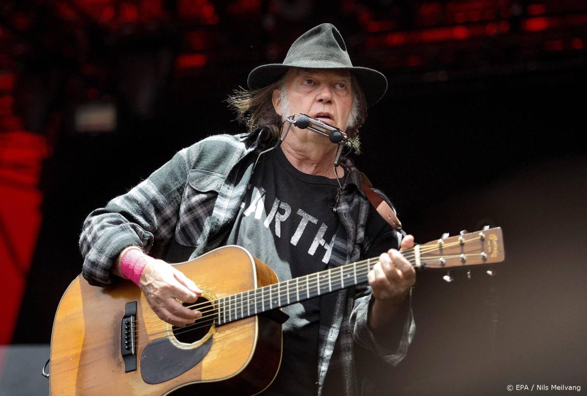 Ongelofelijk Lee Verandering Neil Young haalt muziek van Spotify na misinformatie over vaccins |  Shownieuws