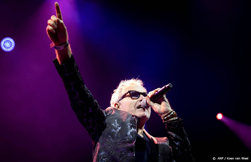 Voice Seniorwinnaar Phil Bee komt met nieuw album Shownieuws