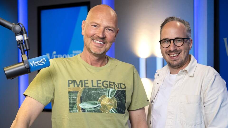 Dj-duo Wouter van der Goes en Frank van 't Hof mengen zich in carnavalsrel rond Het Goede Doel | Shownieuws