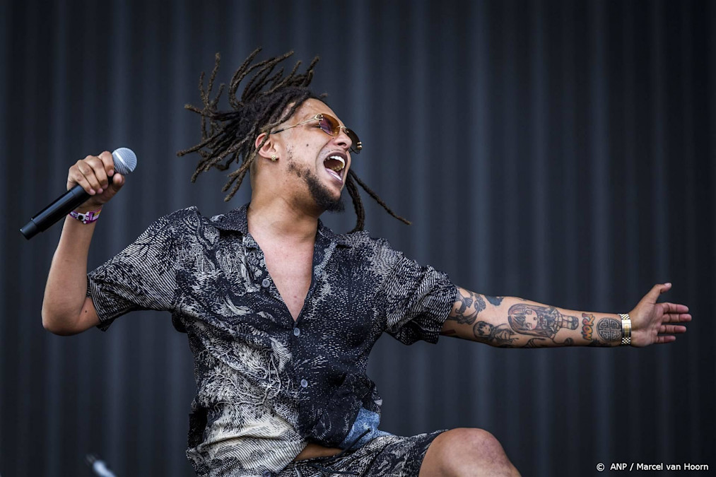 Ronnie Flex doet opvallende onthulling over zijn gedrag Shownieuws