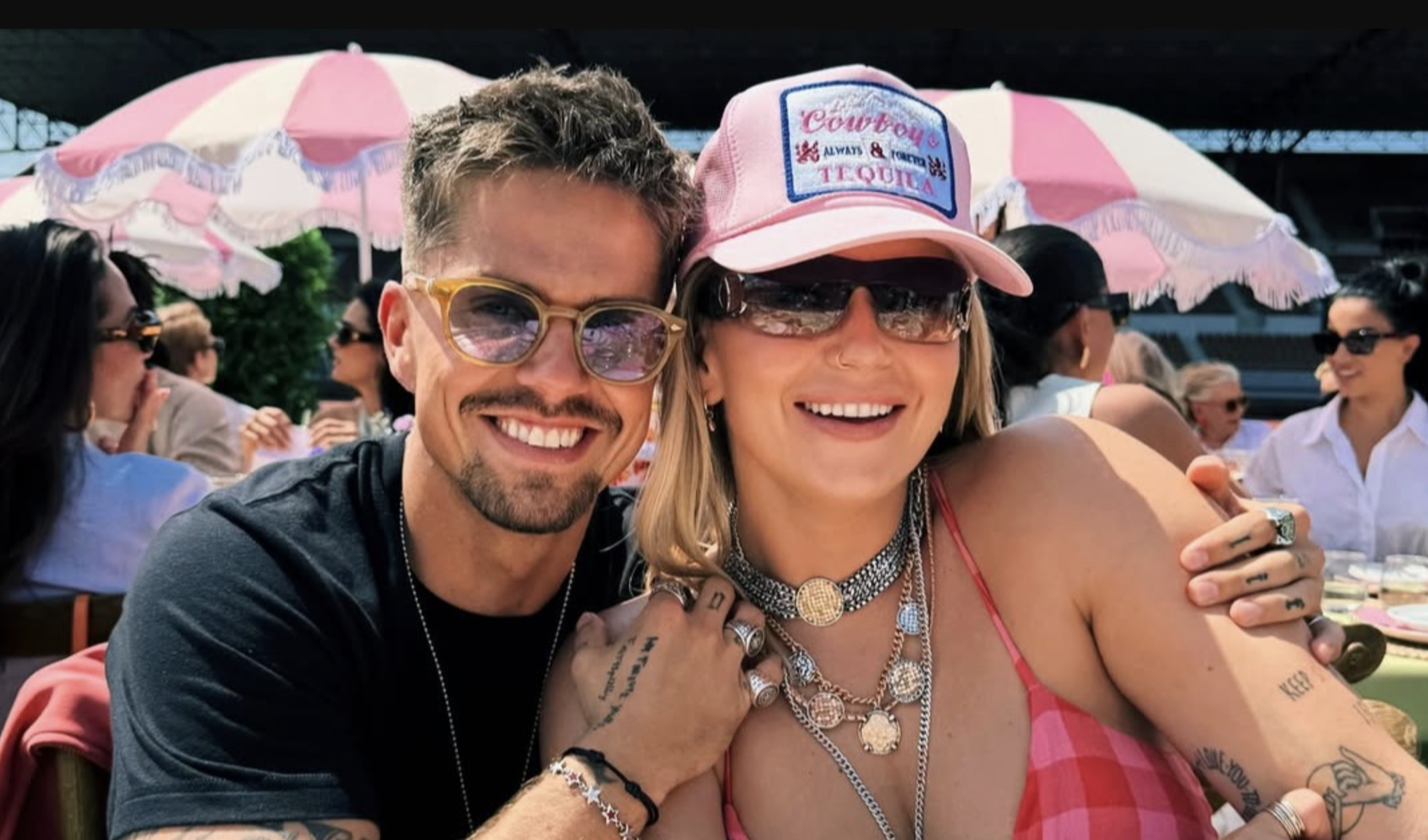 André en Roxeanne Hazes hinten samen op groot nieuws | Shownieuws